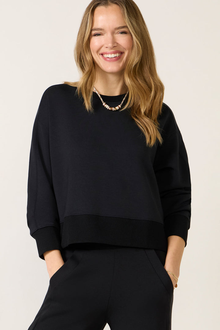 Airessentials Luxe Crew Neck (very black)