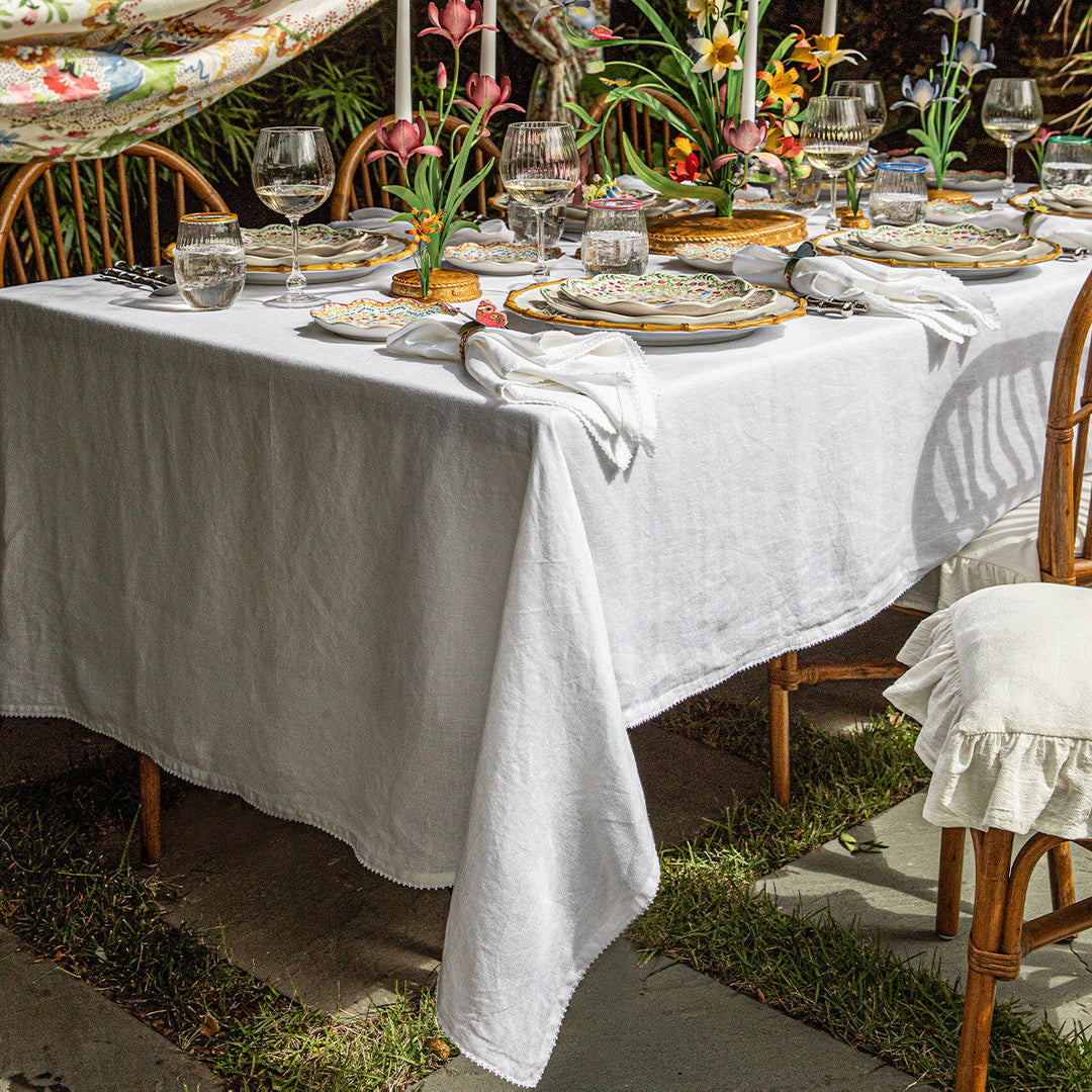Berry Scallop 60" x 120" Tablecloth - White