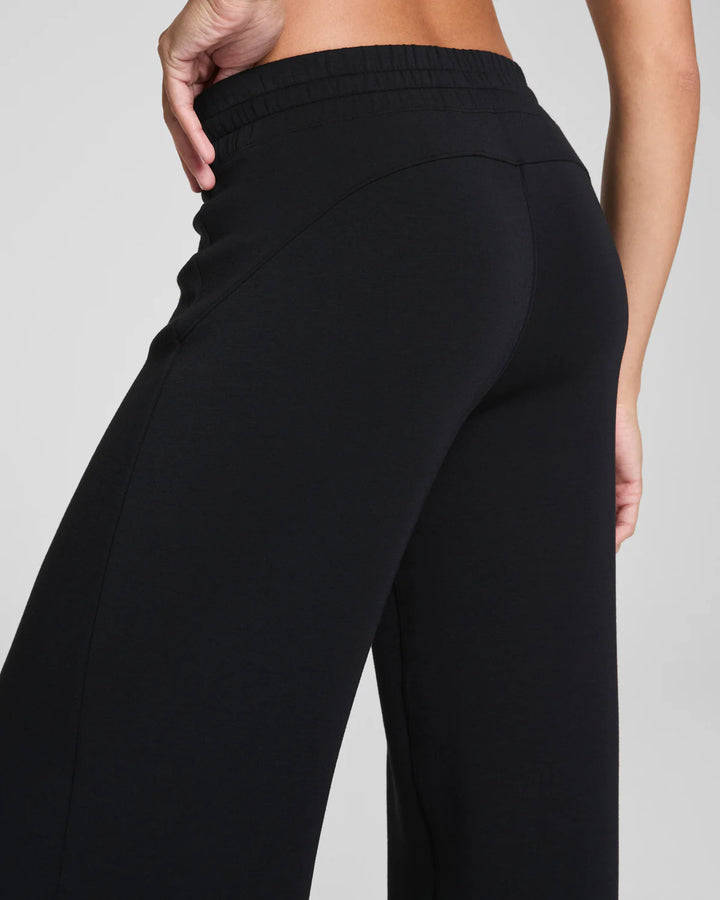 Spanx® Airessentials Wide Leg Pant (Very Black)