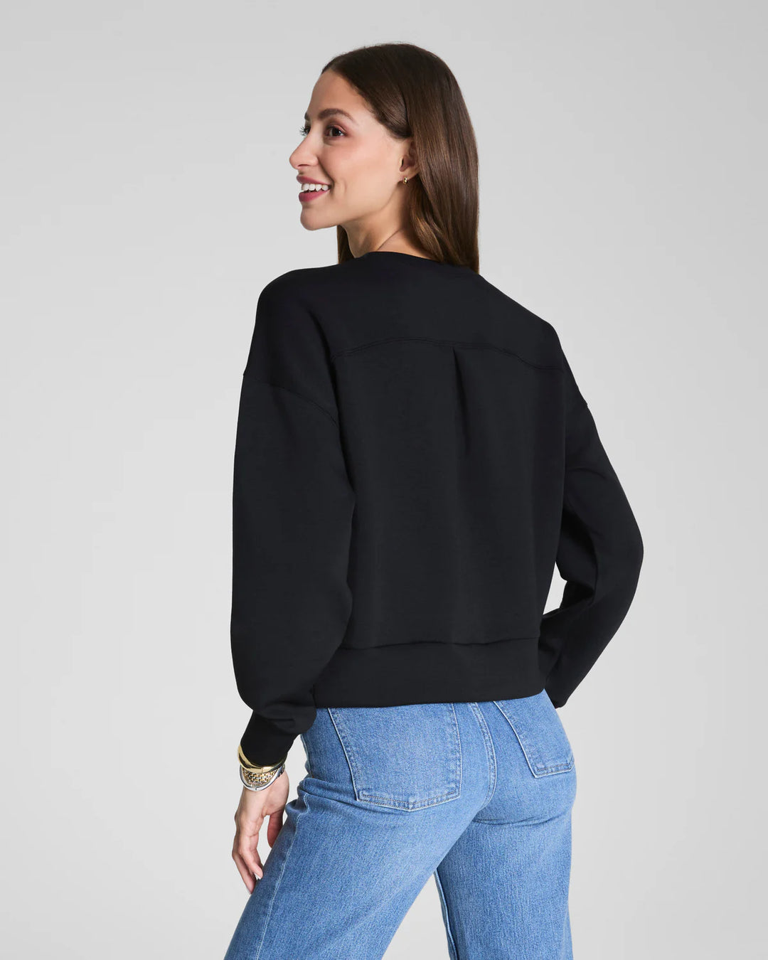 Airessentials Luxe Crew Neck (very black)
