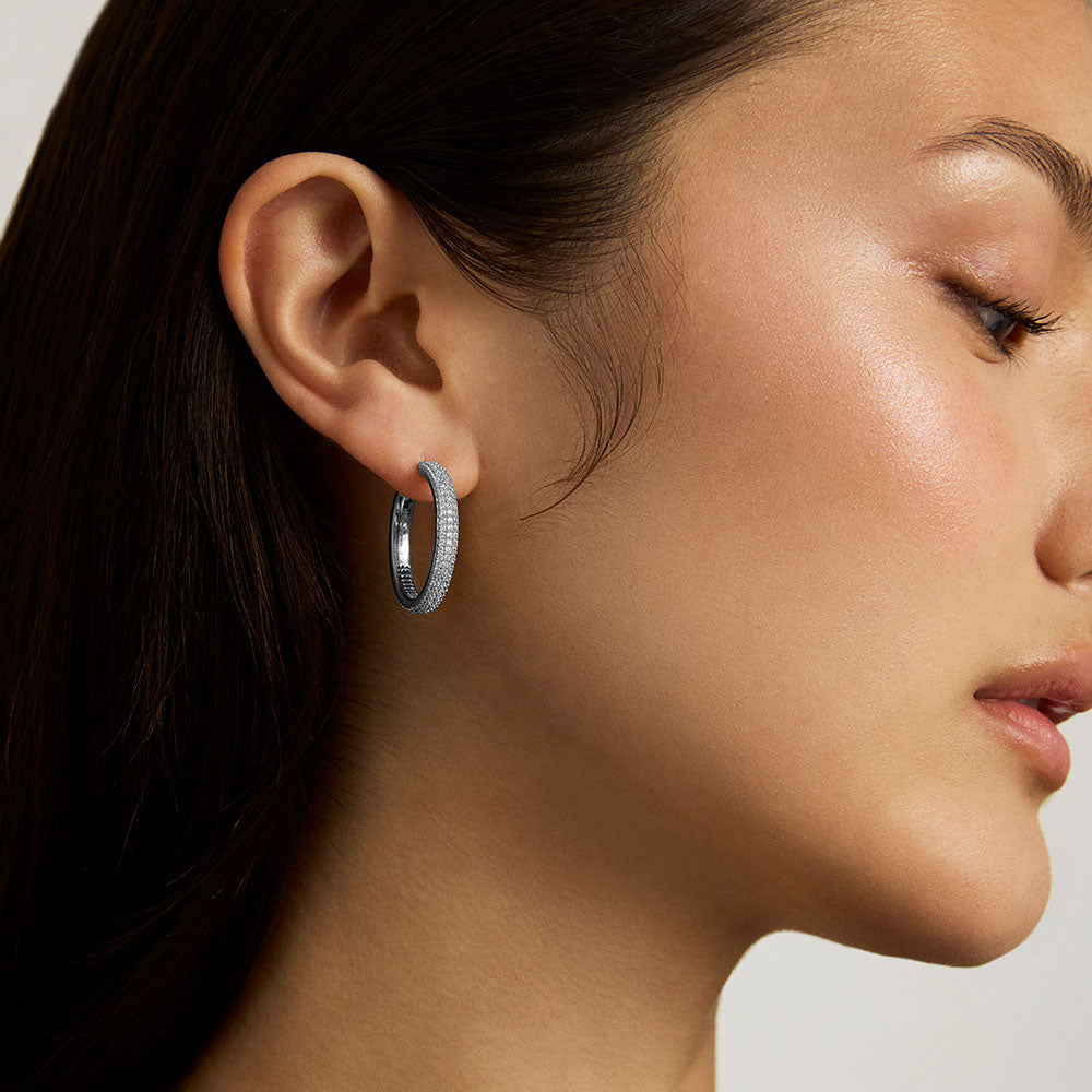 Giselle Pavé Hoops