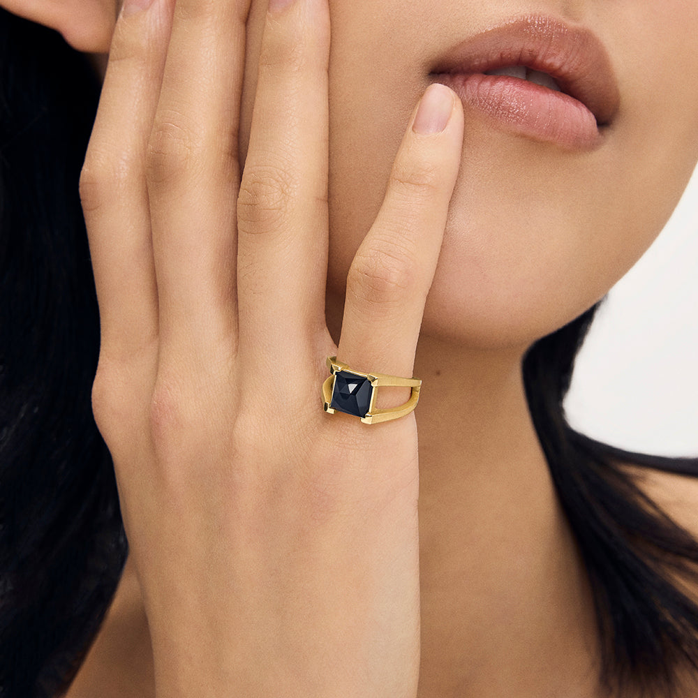 Petite Plaza Ring
