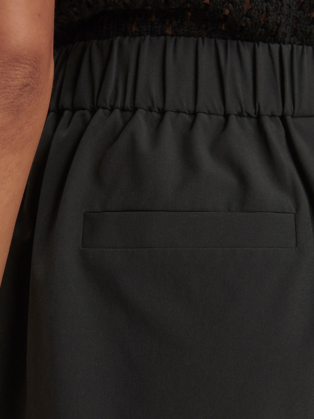 Nila Mid Rise Short 3.5 (Black)