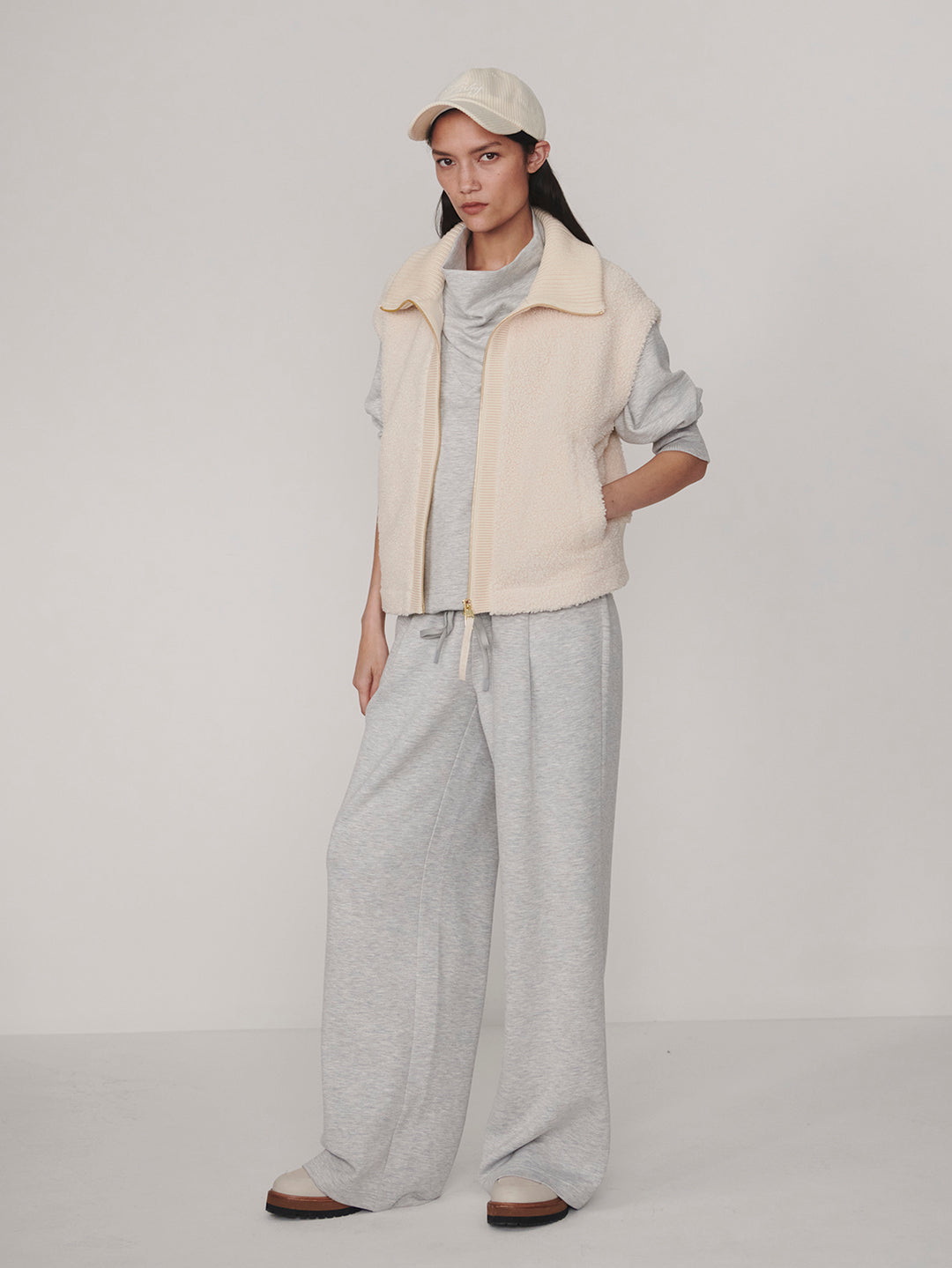 Dominic Sherpa Gilet (Sandshell)
