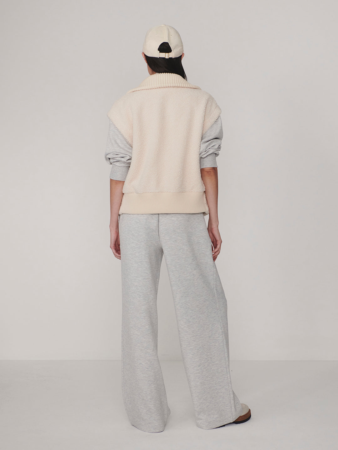 Dominic Sherpa Gilet (Sandshell)