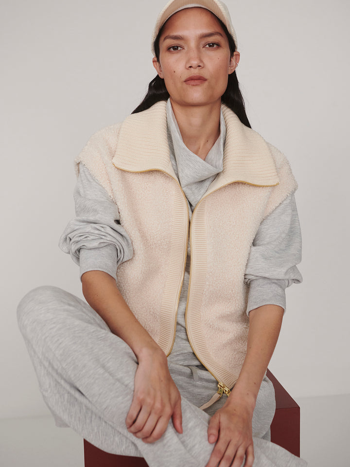 Dominic Sherpa Gilet (Sandshell)