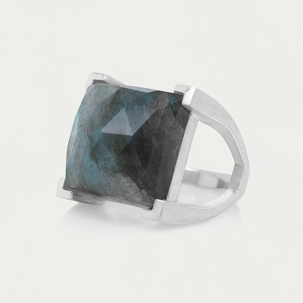 Plaza Ring - Silver / Labradorite