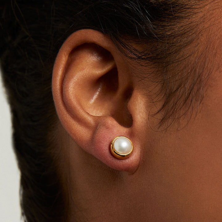 Signature Midi Knockout Studs - Gold / - Pearl