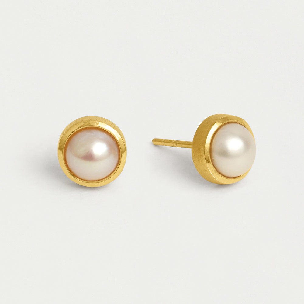 Signature Midi Knockout Studs - Gold / - Pearl
