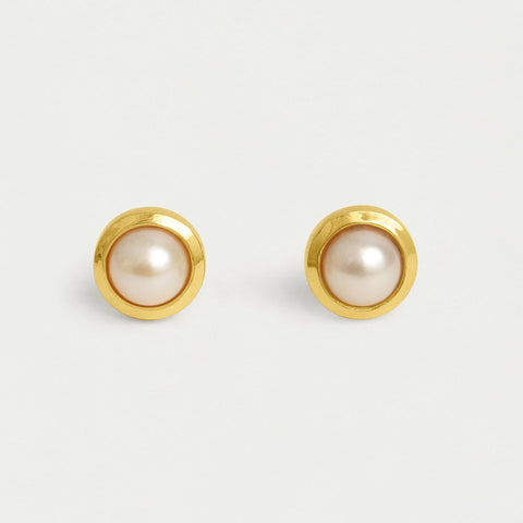 Signature Small Knockout Studs - Gold / Pearl