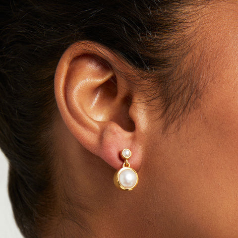 Signature Droplet Earrings - Gold / Pearl