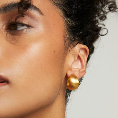 Flow Huggie Hoop Earrings - Gold